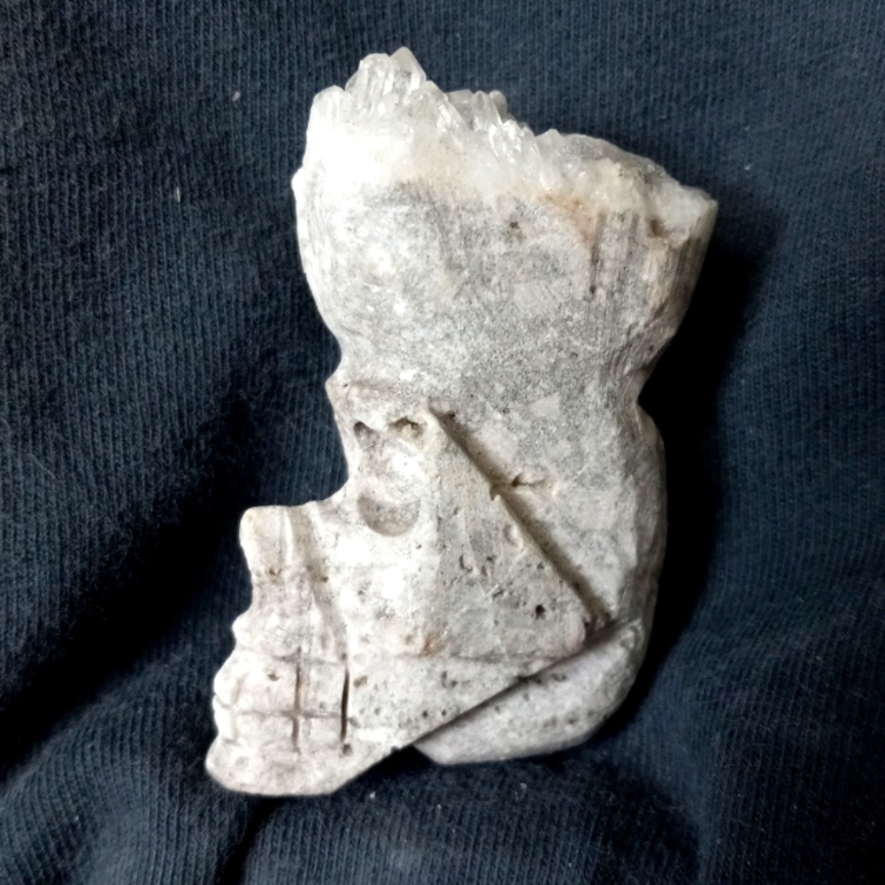 GEMSTONE HEALING STONE QUARTZ SKULL